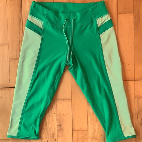 lululemon athletica Pants - Lululemon Size 6 Workout Capris